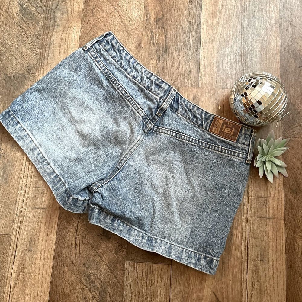 Vintage Y2K L.E.I. Button Fly Bare back Shorts 3